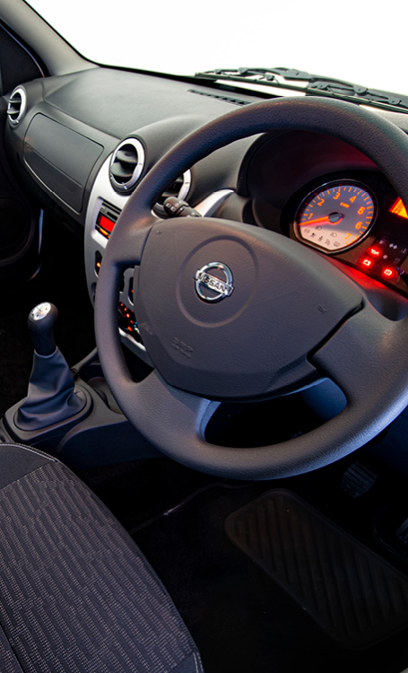nissan np200 interior 01 mobile